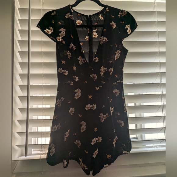 Black romper with flowers - Picture 1 of 5